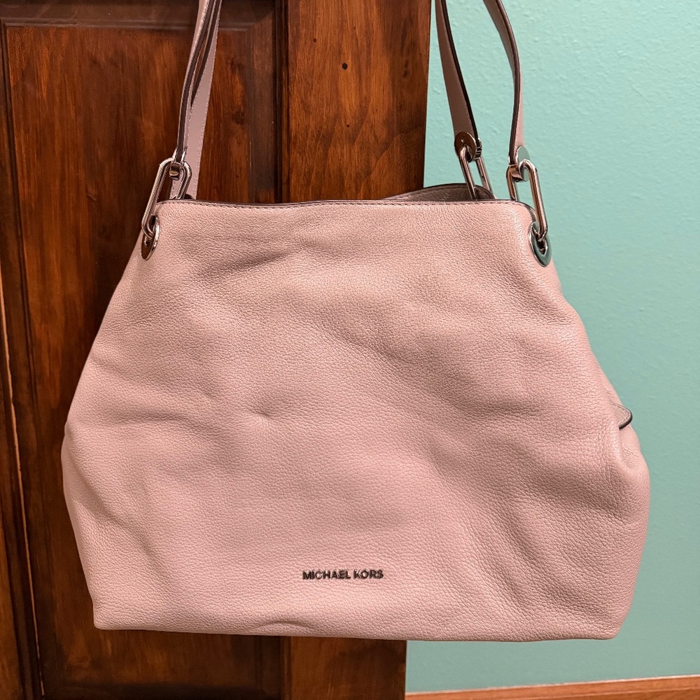 👜 Michael Kors Light Gray Pebbled Leather Hobo Shoulder Bag – New Without Tags